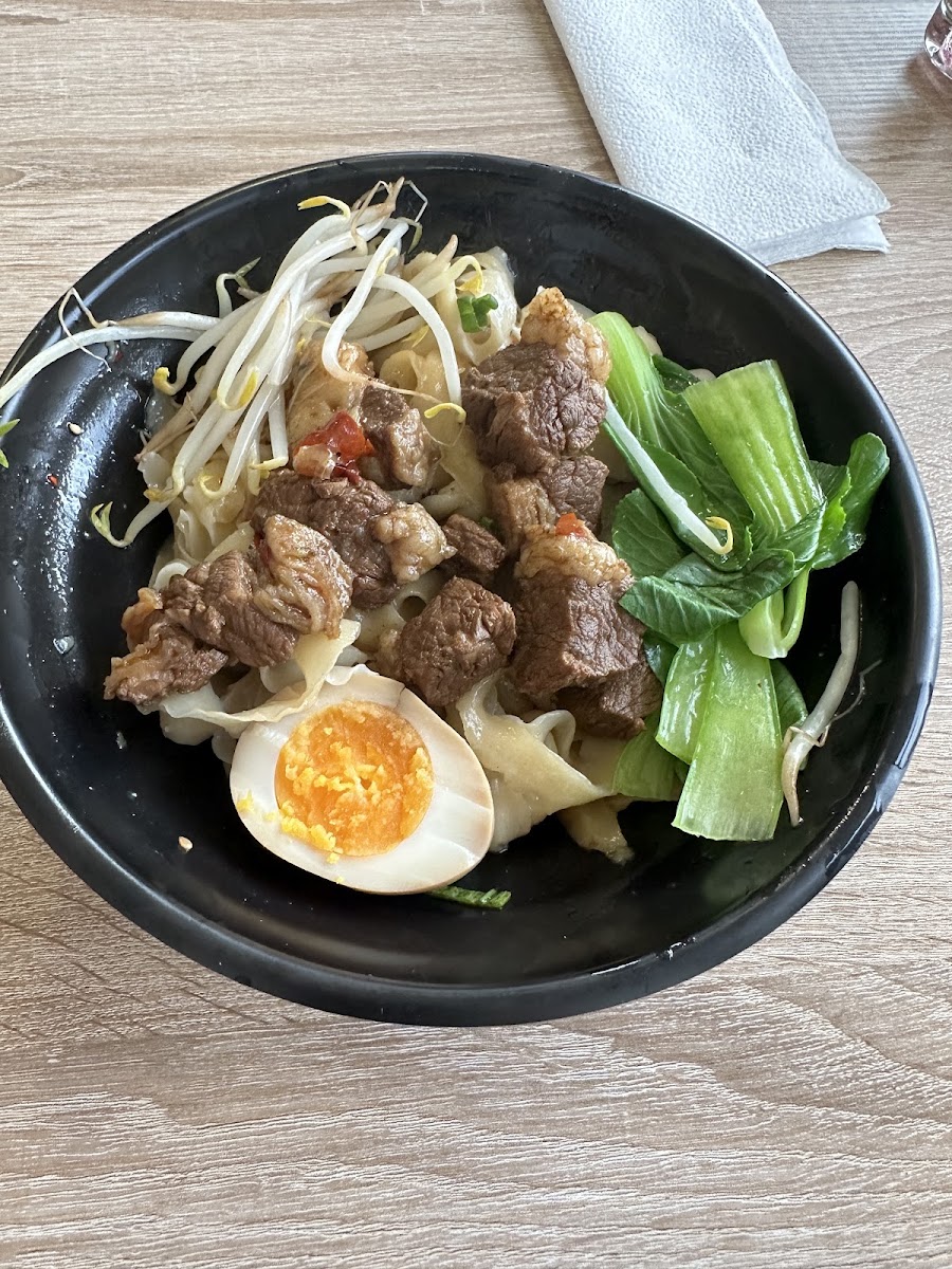 Yo! Sushi & Ramen 有面 - Photo 9