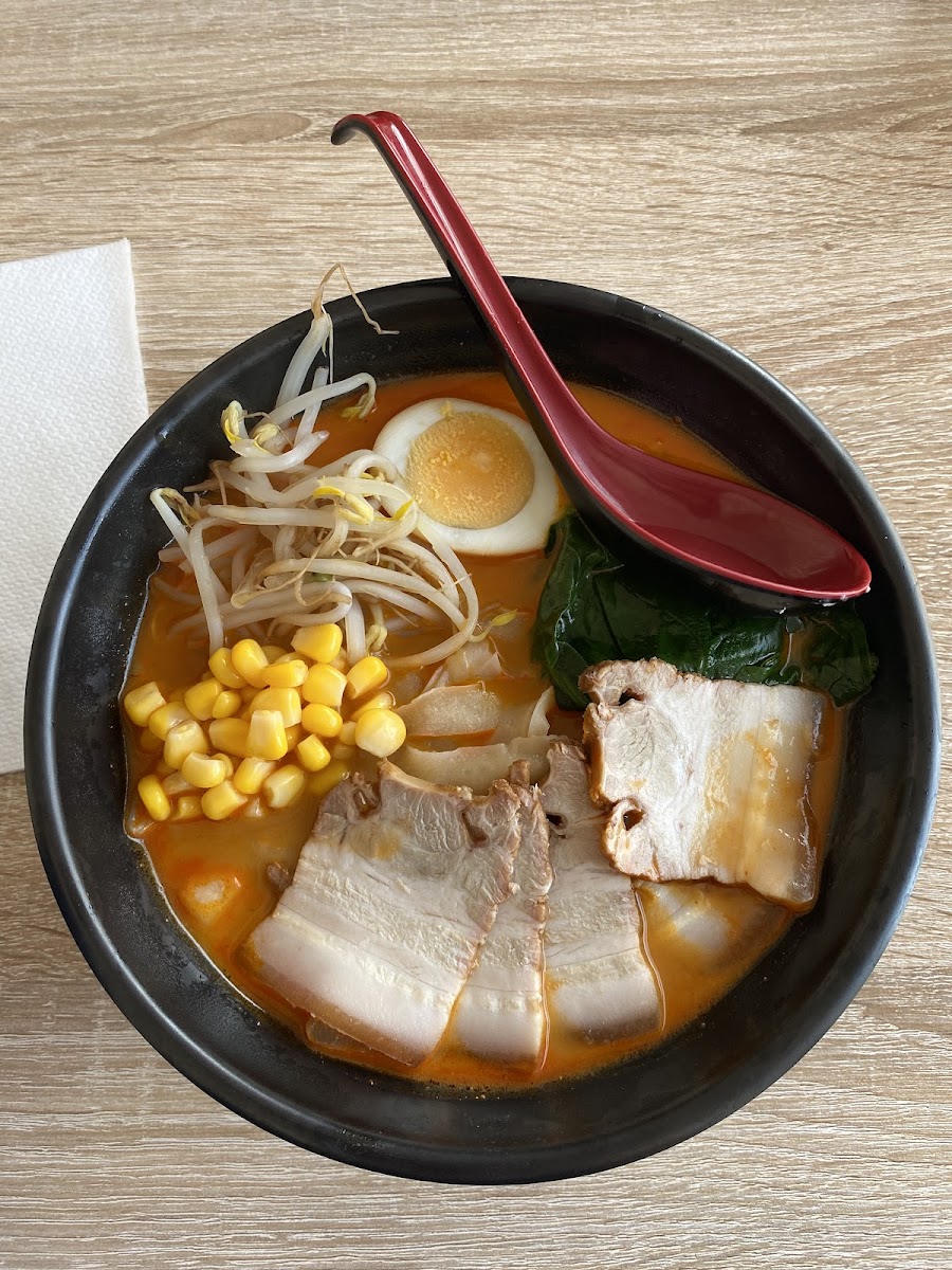 Yo! Sushi & Ramen 有面 - Photo 3