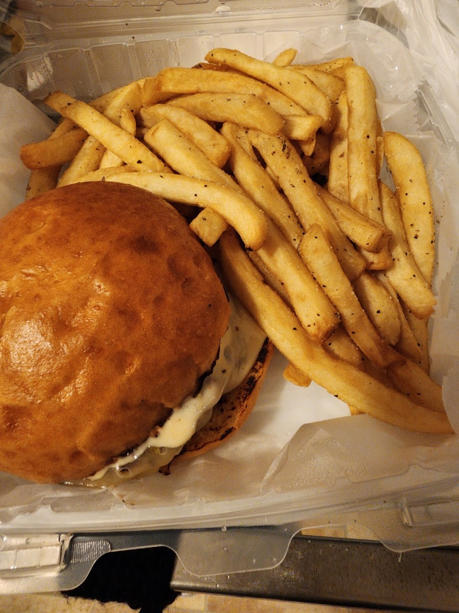 Out Of Town Bistro - Photo 6