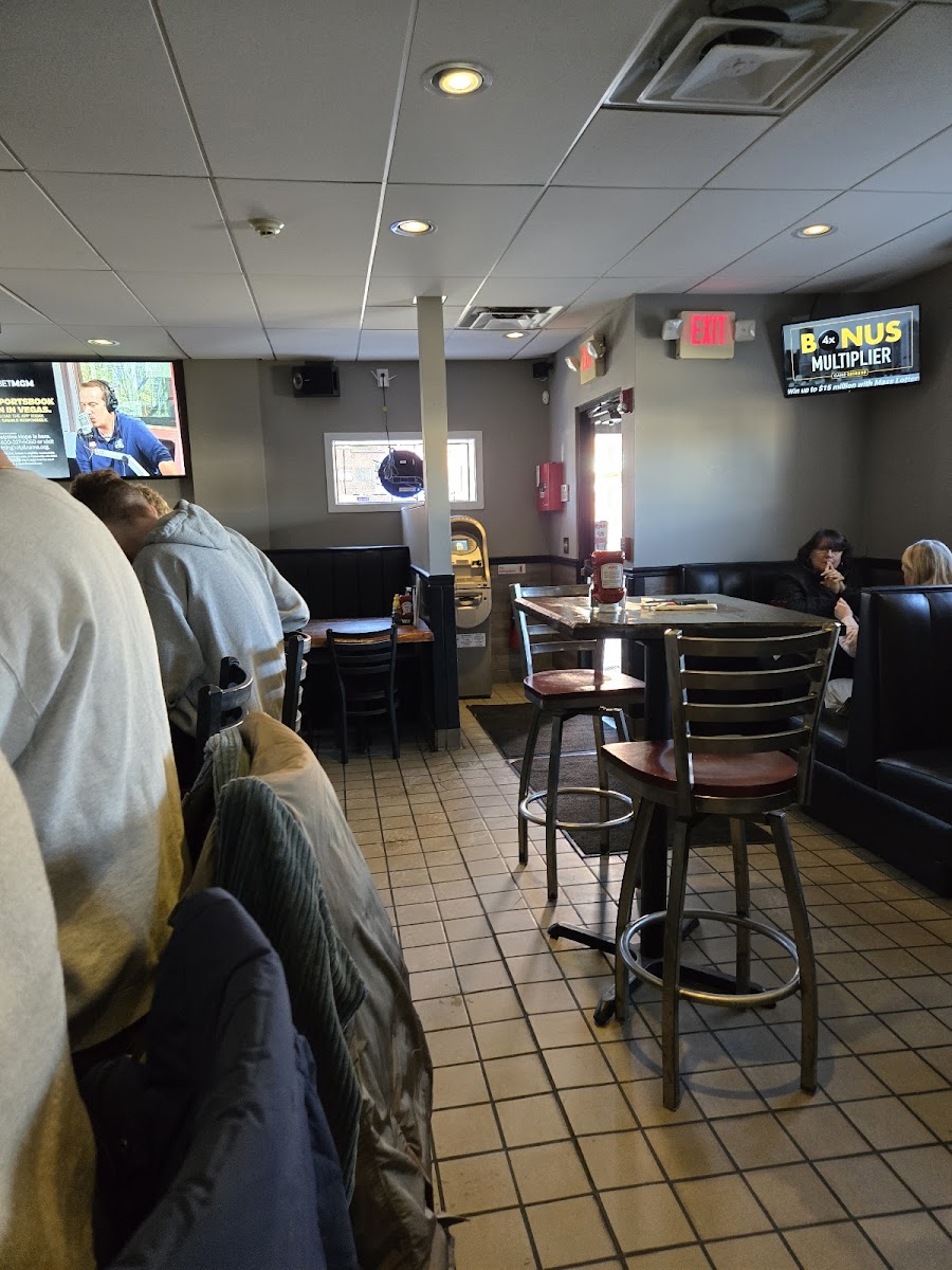 Champions Pub - Photo 4