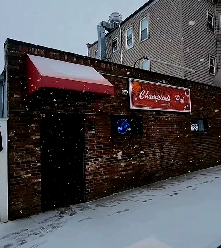 Champions Pub - Photo 5