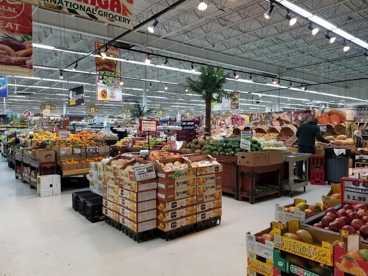 Saraga International Grocery - Photo 2