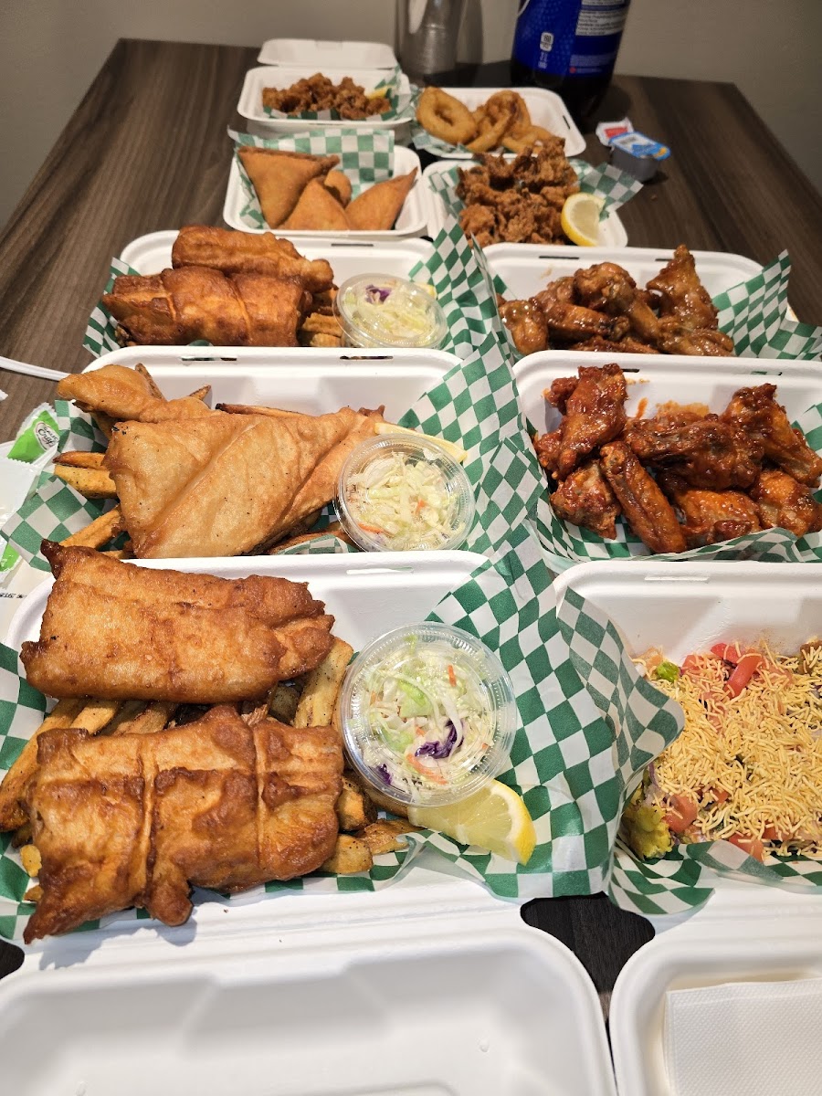 Area 51 : frying fish, Flipping burgers - Photo 1