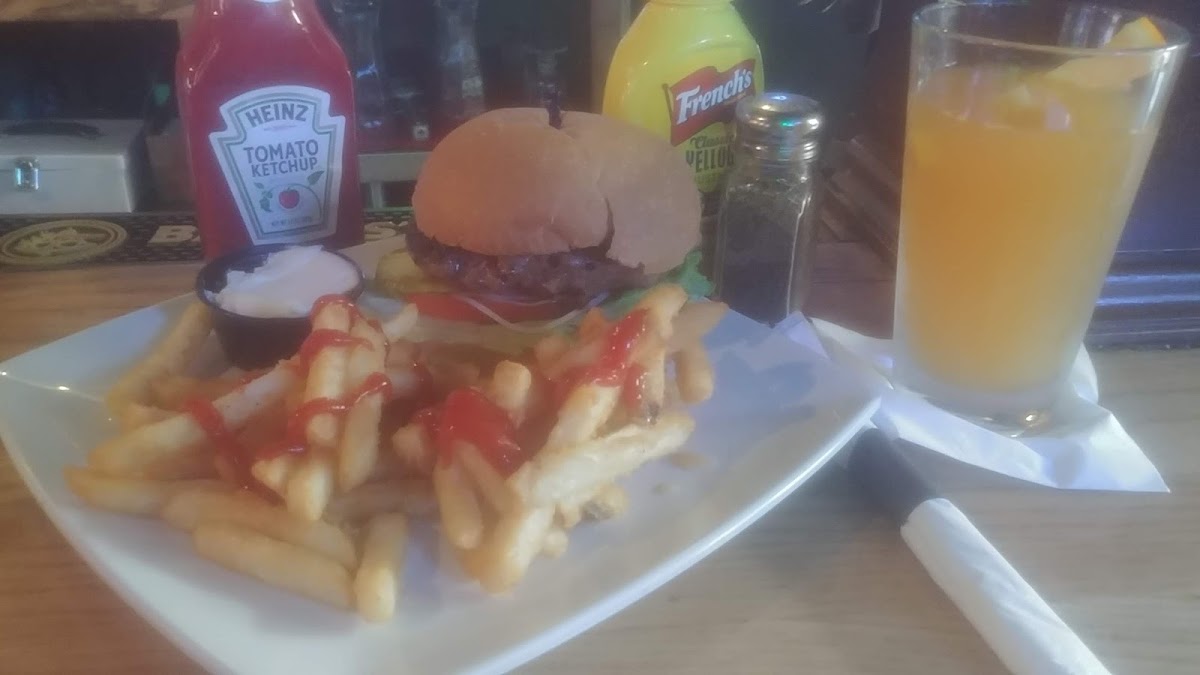 Arlin's Bar & Garden - Photo 8