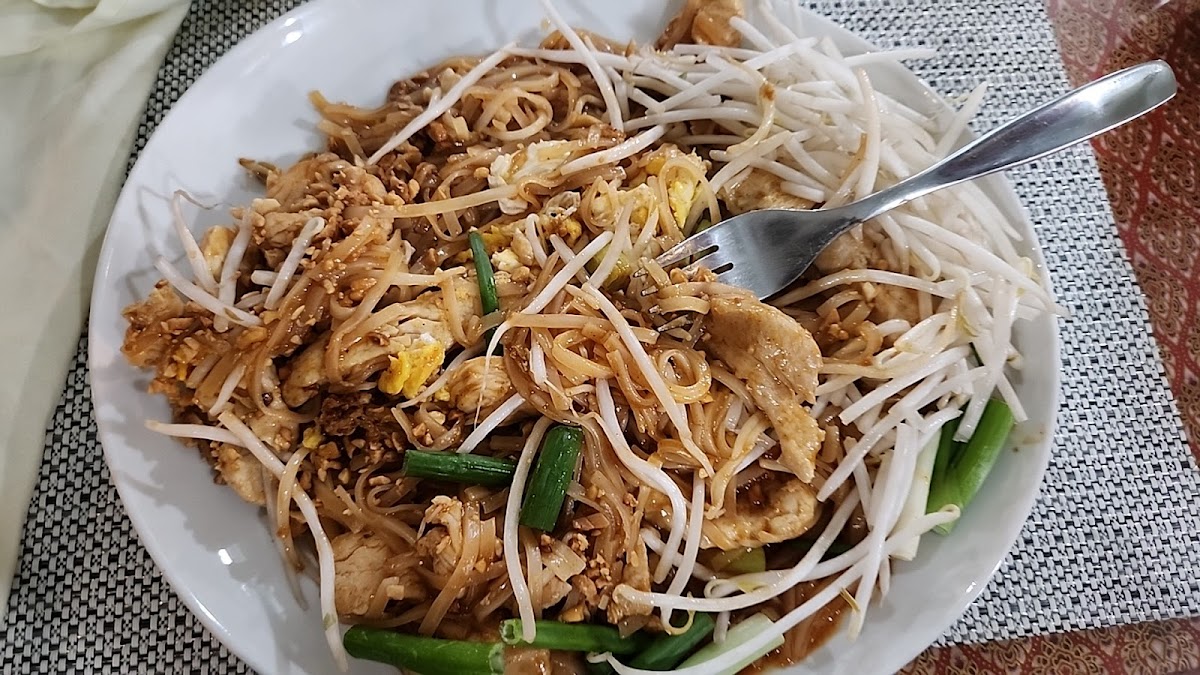 TaKhrai Thai Cafe - Photo 1