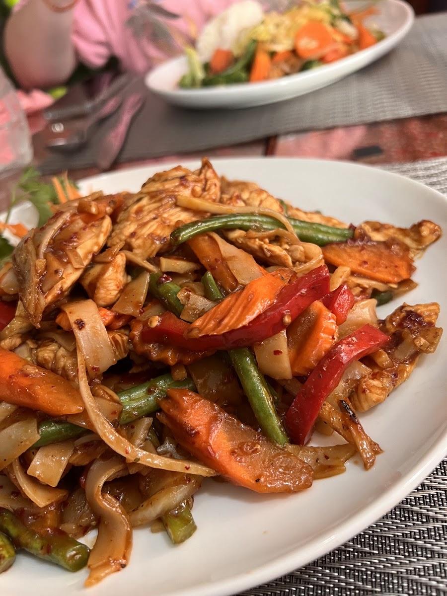TaKhrai Thai Cafe - Photo 4