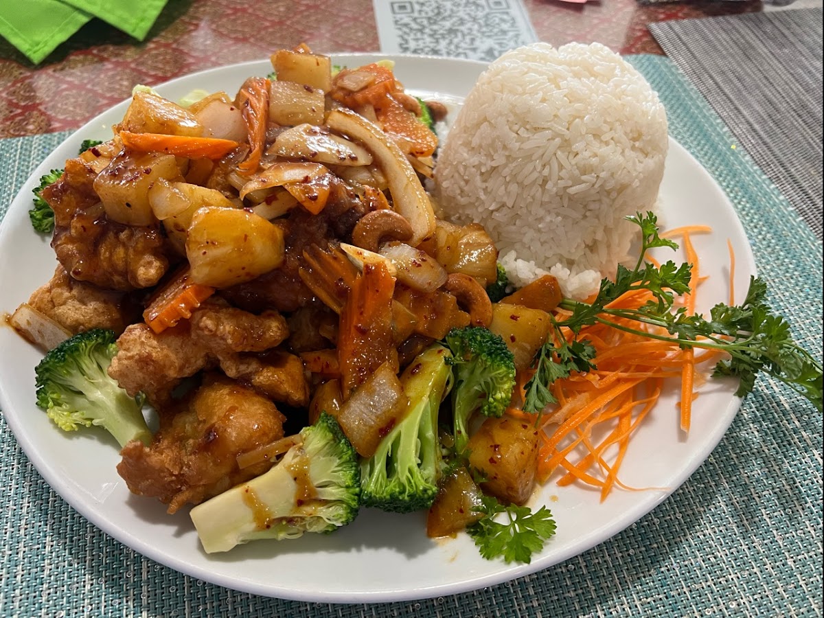 TaKhrai Thai Cafe - Photo 5