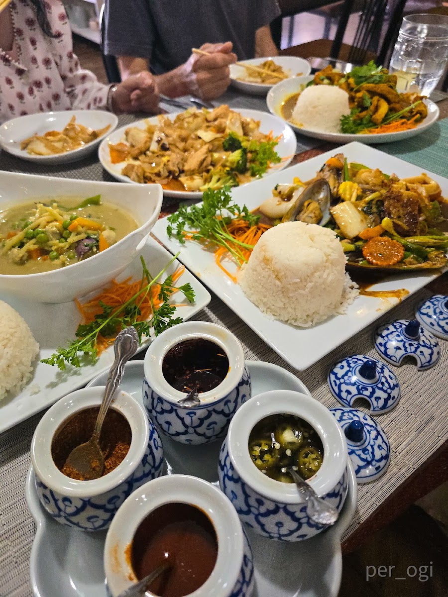 TaKhrai Thai Cafe - Photo 8
