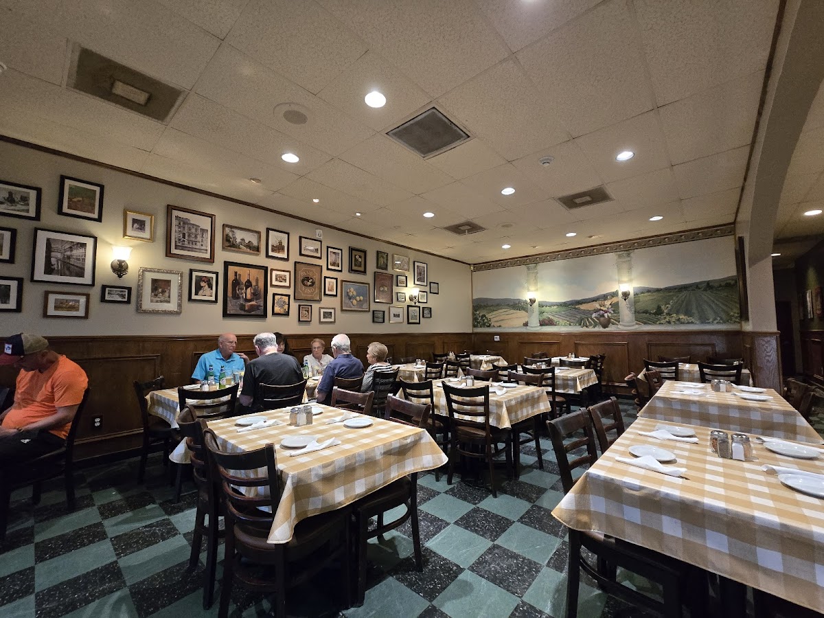 Topanga Pizza - Photo 3