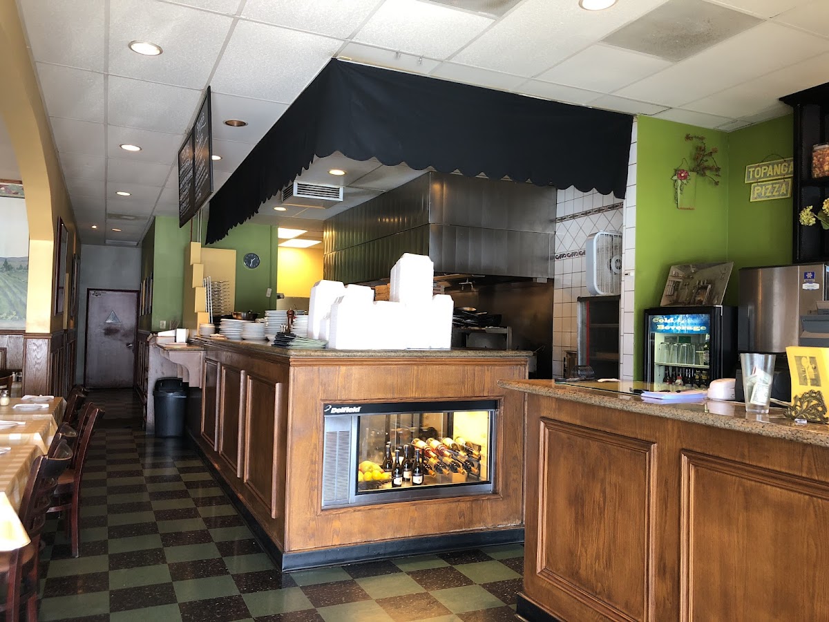 Topanga Pizza - Photo 6