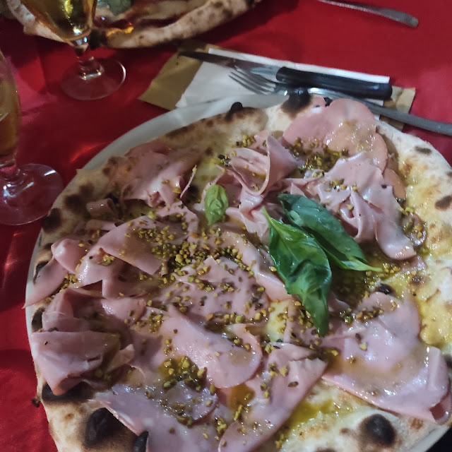 Pizza Mortadella E Pistacchio E Fondina