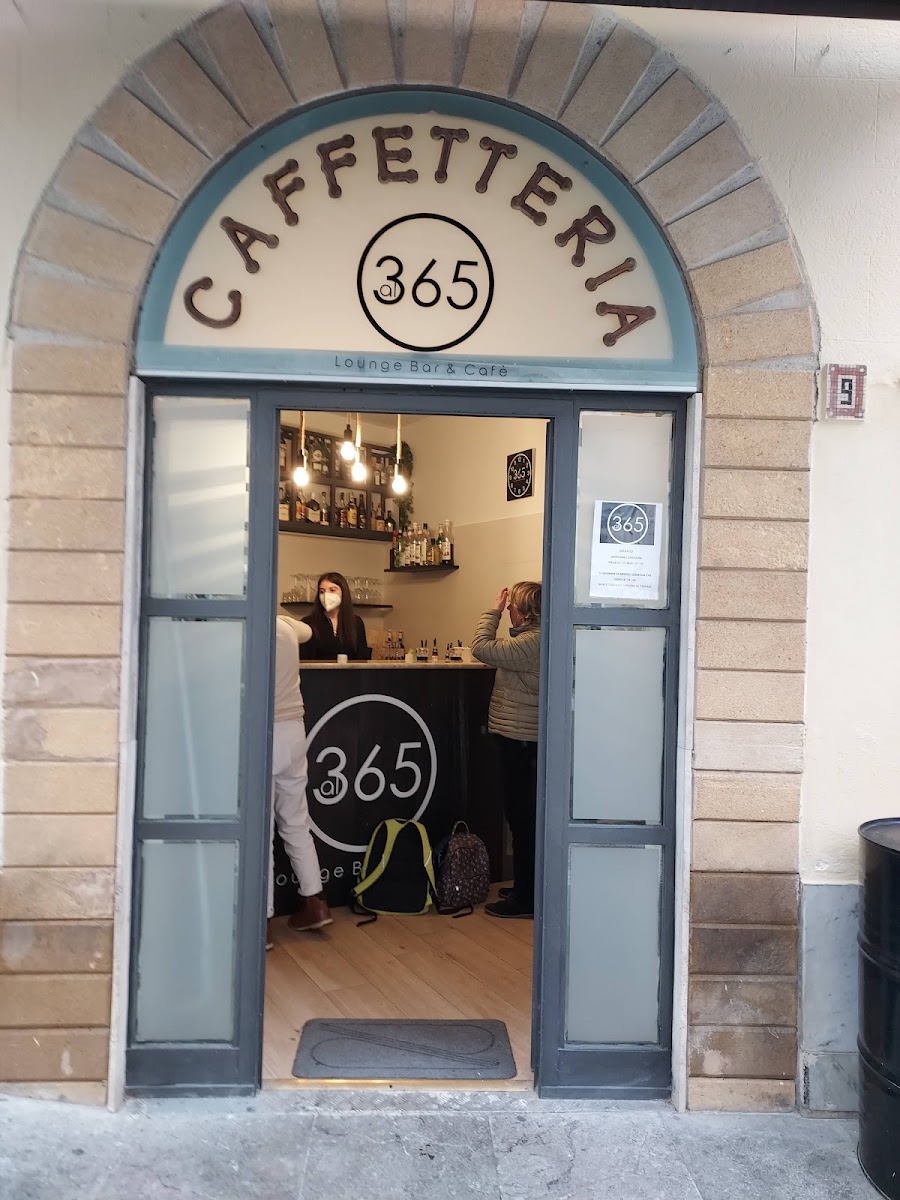365 Lounge Bar & cafe