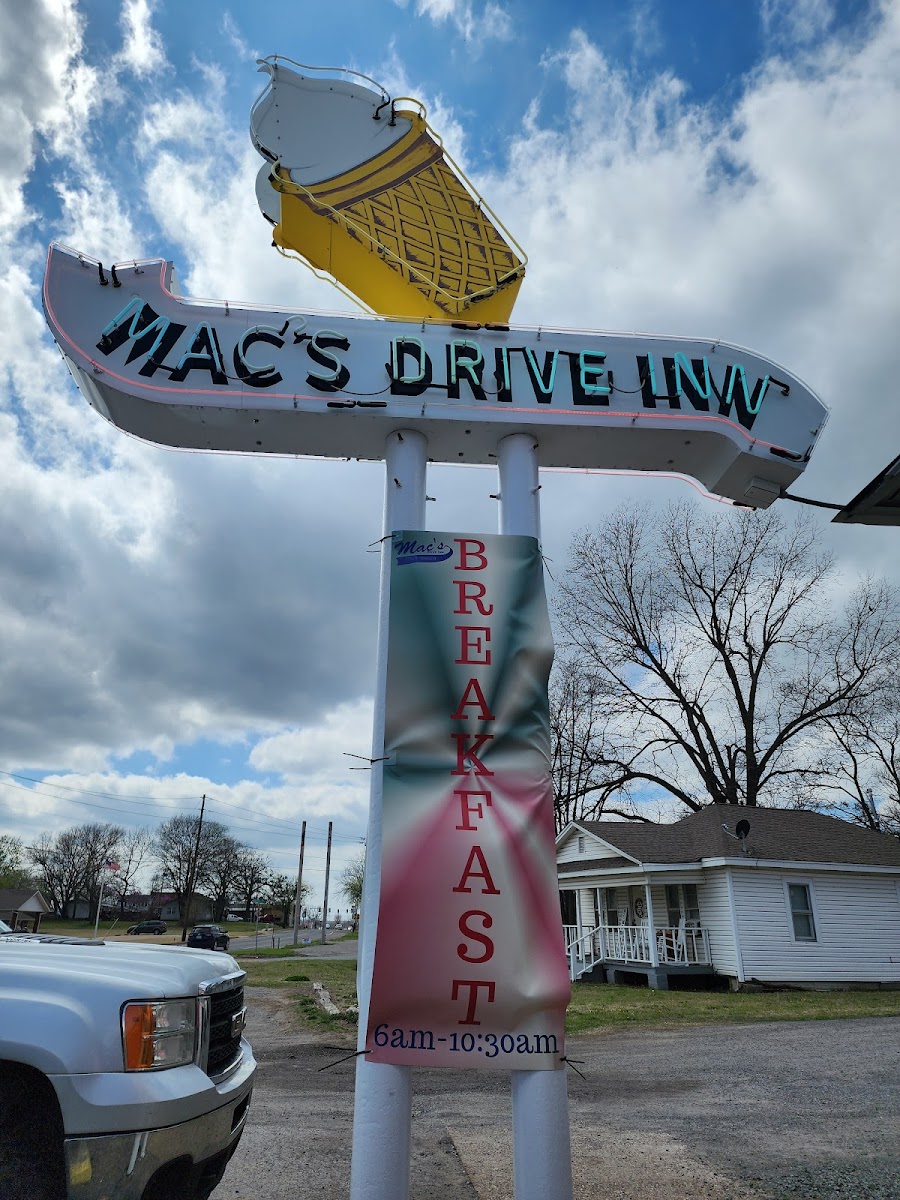 Mac's Drive-Inn - Photo 2
