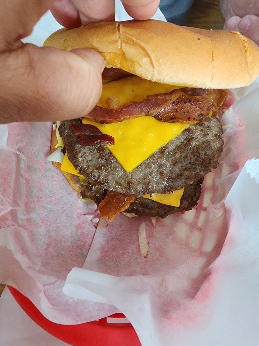 Mac's Drive-Inn - Photo 5