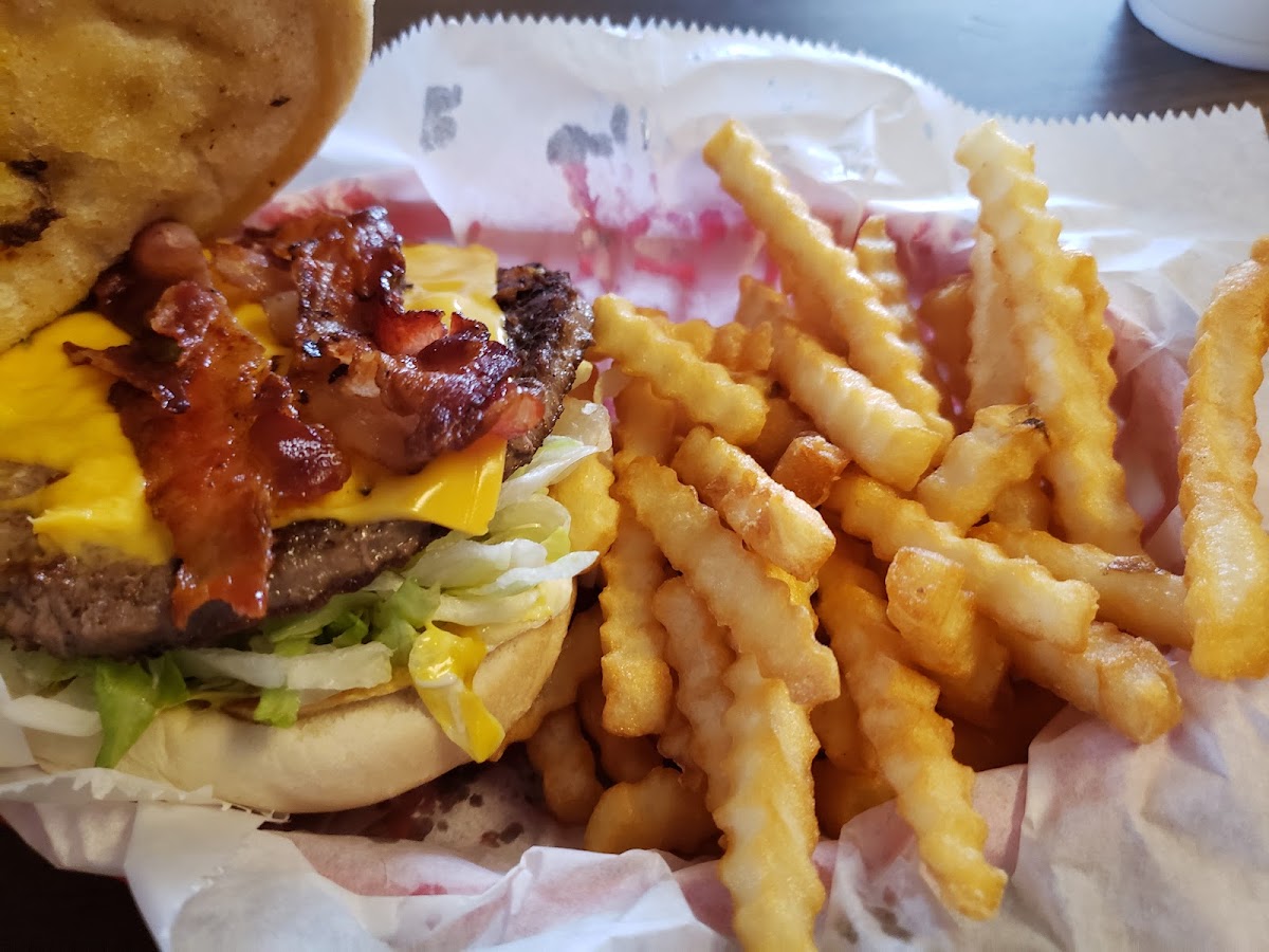 Mac's Drive-Inn - Photo 6