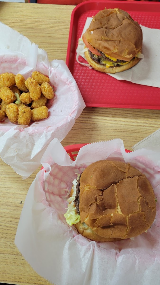Mac's Drive-Inn - Photo 7