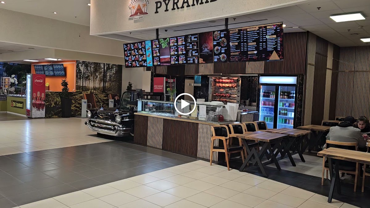 Pyramide Grill - Photo 1
