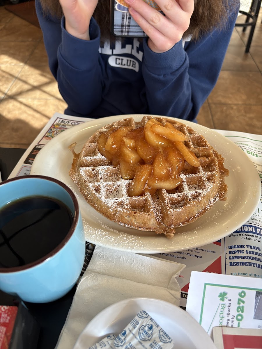 The Cracked Egg Cafe - Photo 5