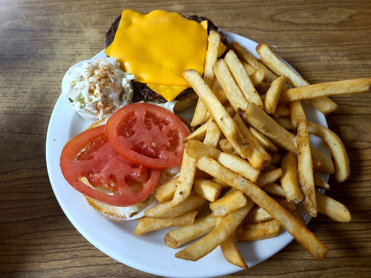 Inwood Restaurant - Photo 5