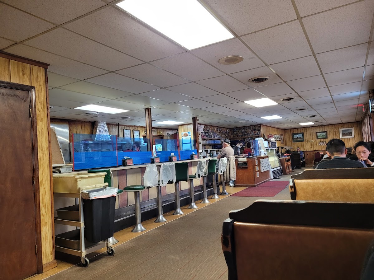 Inwood Restaurant - Photo 6