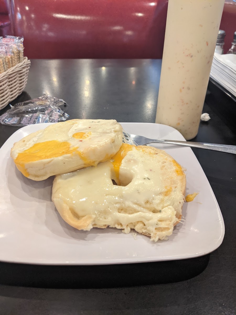 The Mall Deli - Photo 9