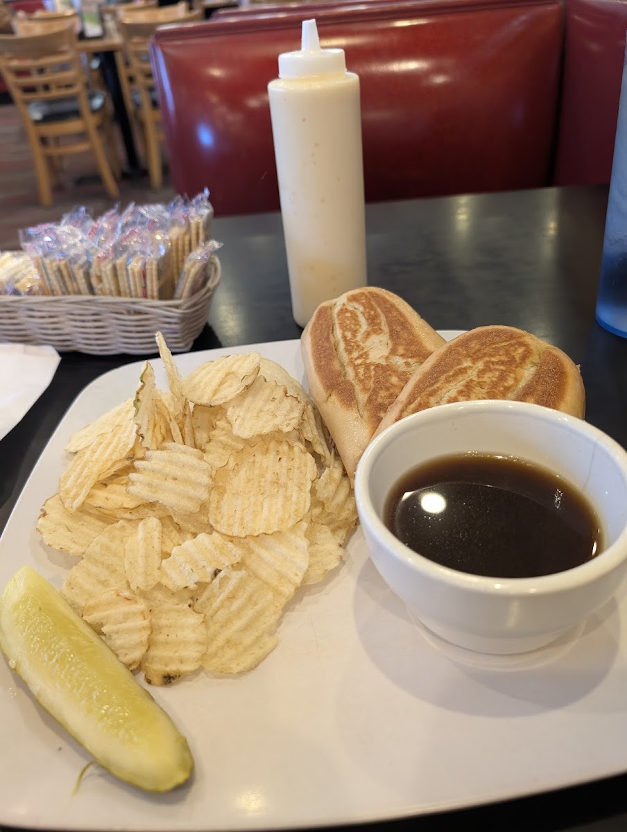The Mall Deli - Photo 2