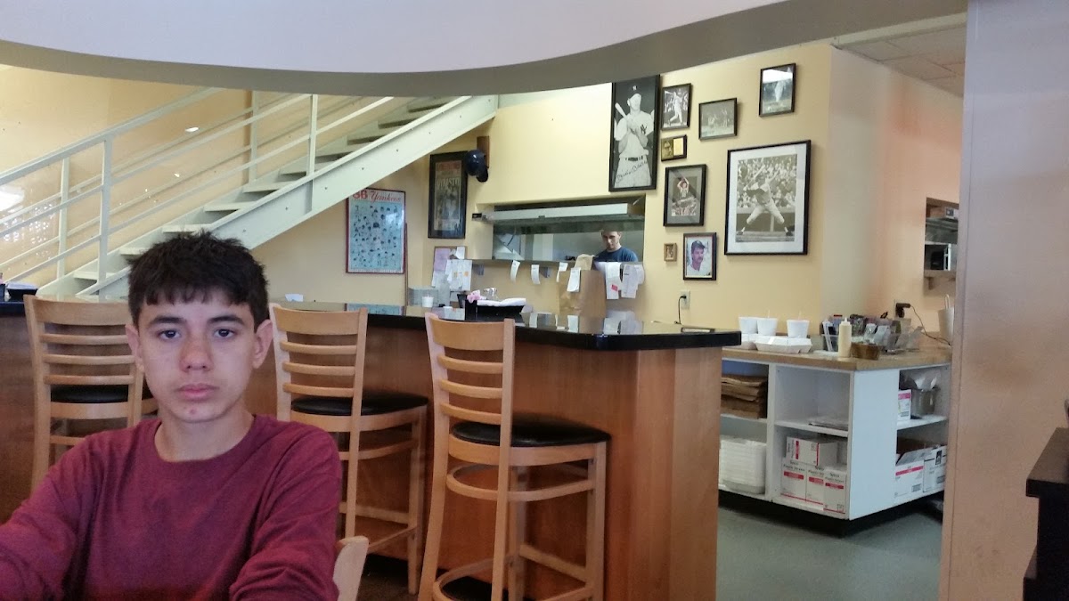 The Mall Deli - Photo 6