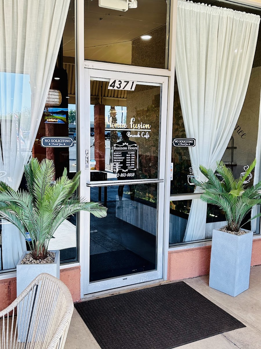 Monae Fusion Brunch Café
