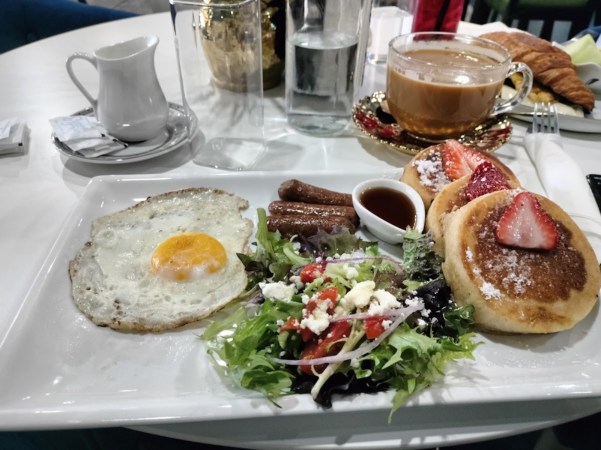 Monae Fusion Brunch Café - Photo 8