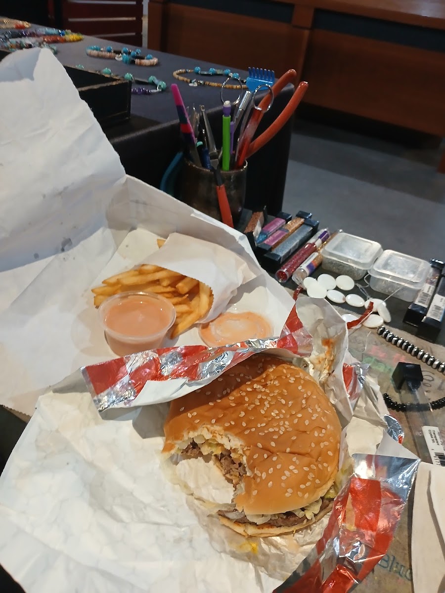 Brad's Food Hut - Photo 8
