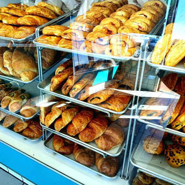 Pastry & Crossaints Display