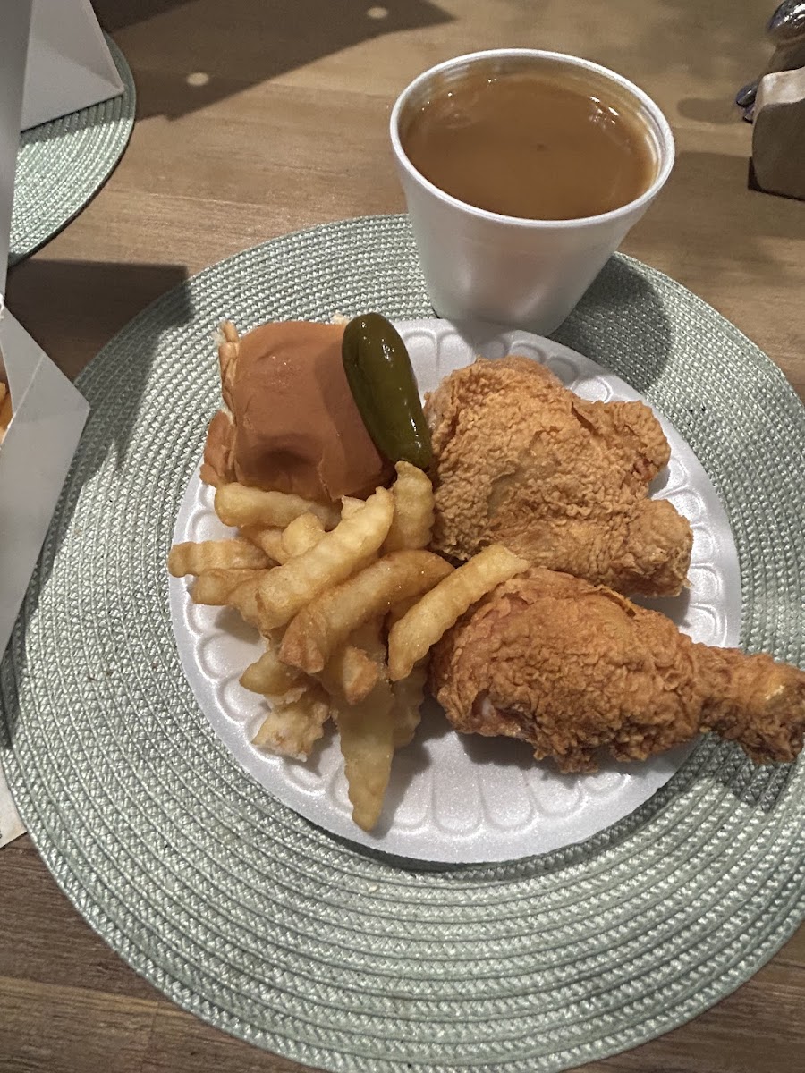 Che's Chicken & Burgers - Photo 2