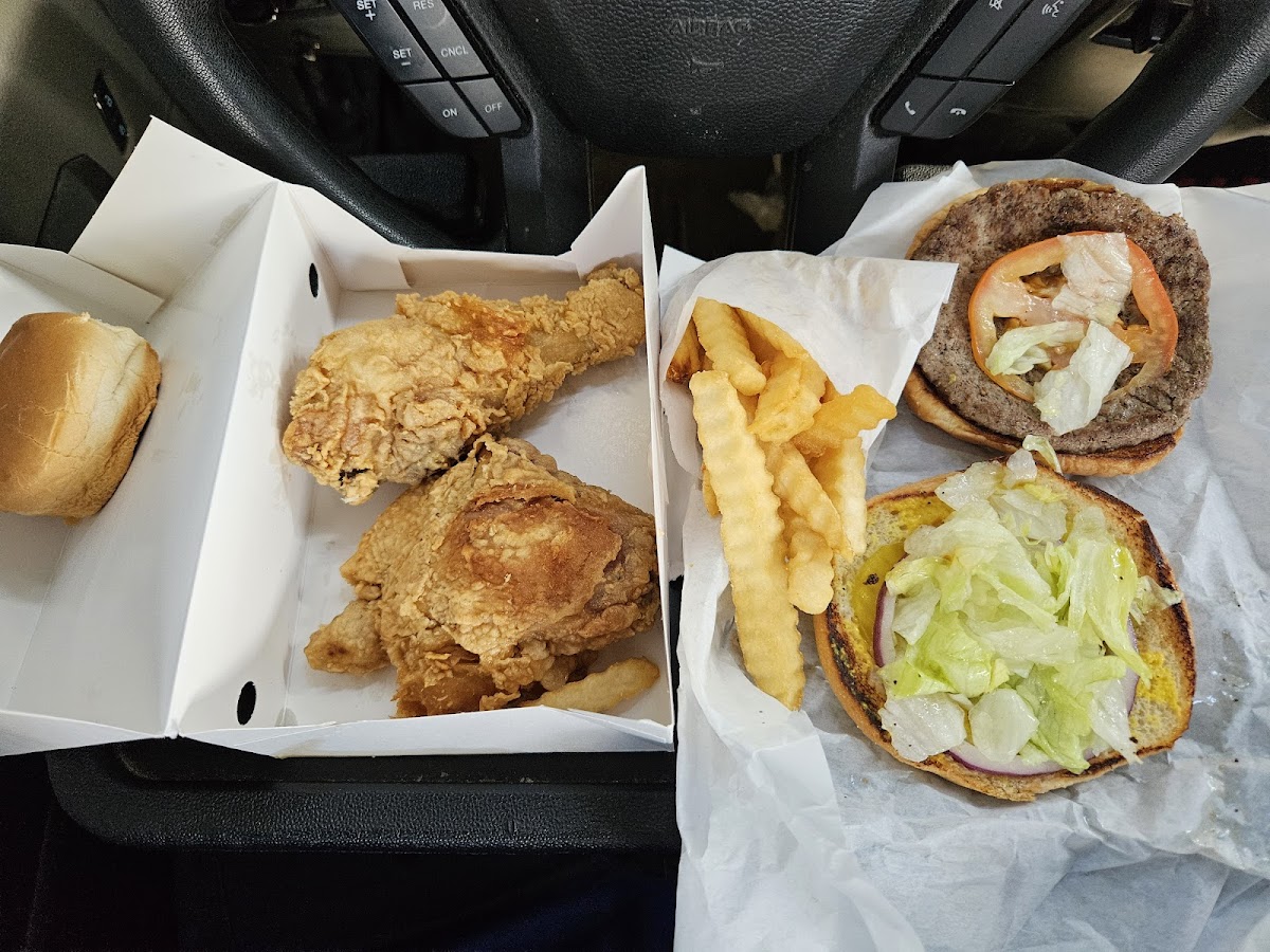 Che's Chicken & Burgers - Photo 3