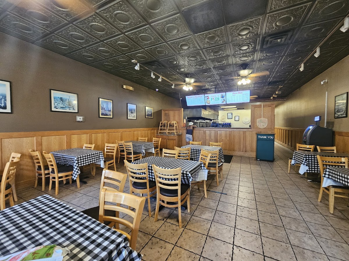 Phil's Pizza - Photo 4