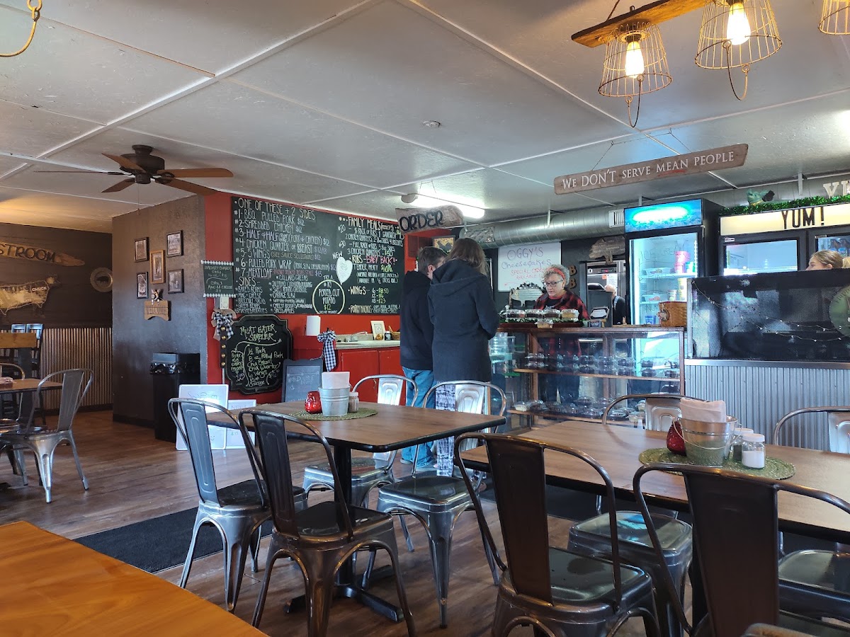Uncle Beth's BBQ - Photo 2