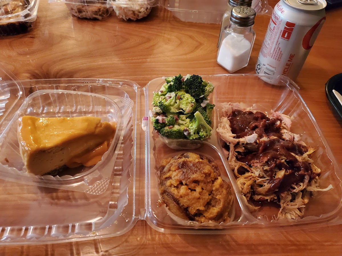 Uncle Beth's BBQ - Photo 4