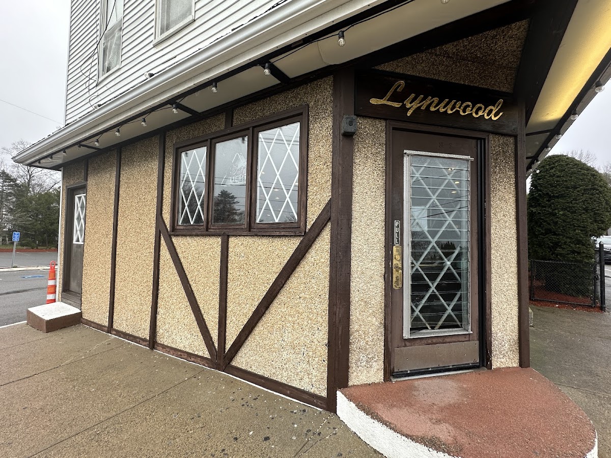Lynwood Cafe - Photo 9