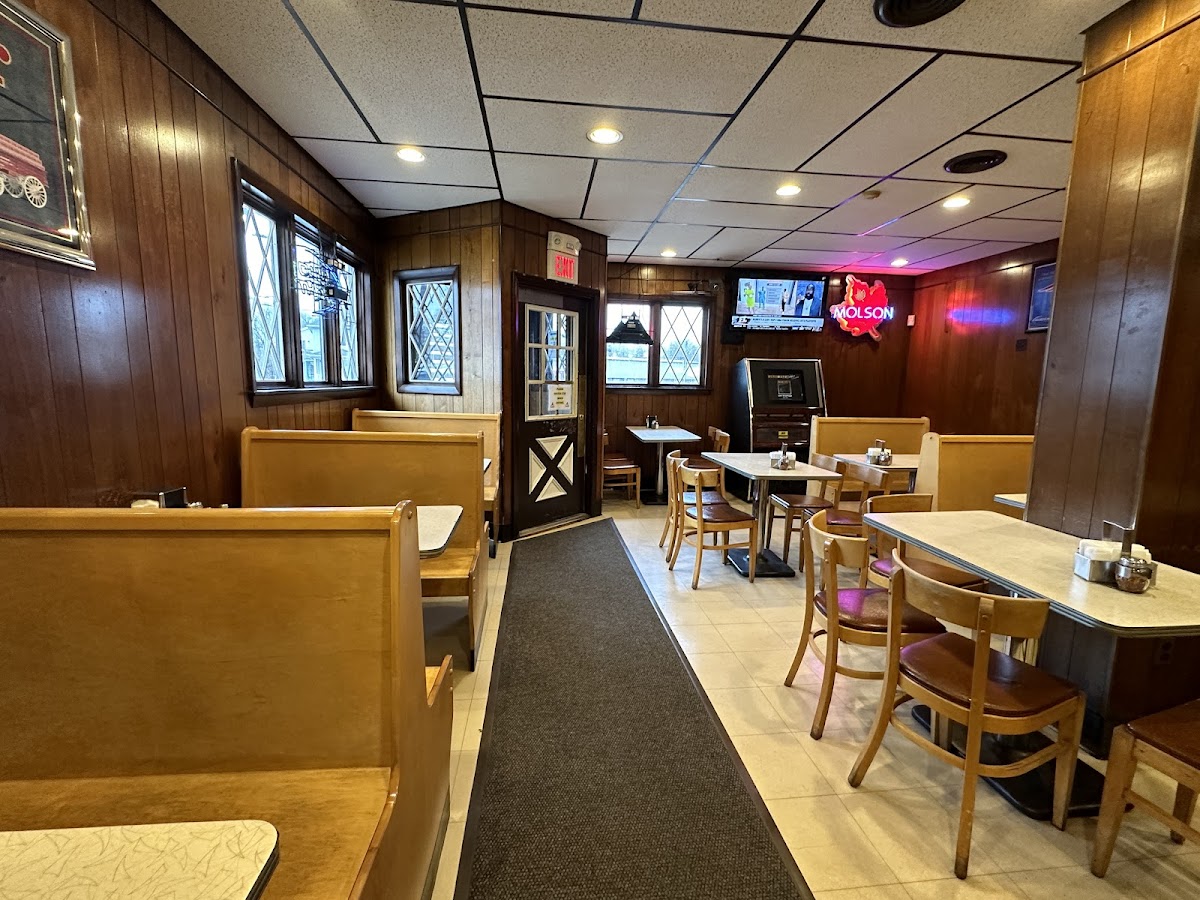 Lynwood Cafe - Photo 6