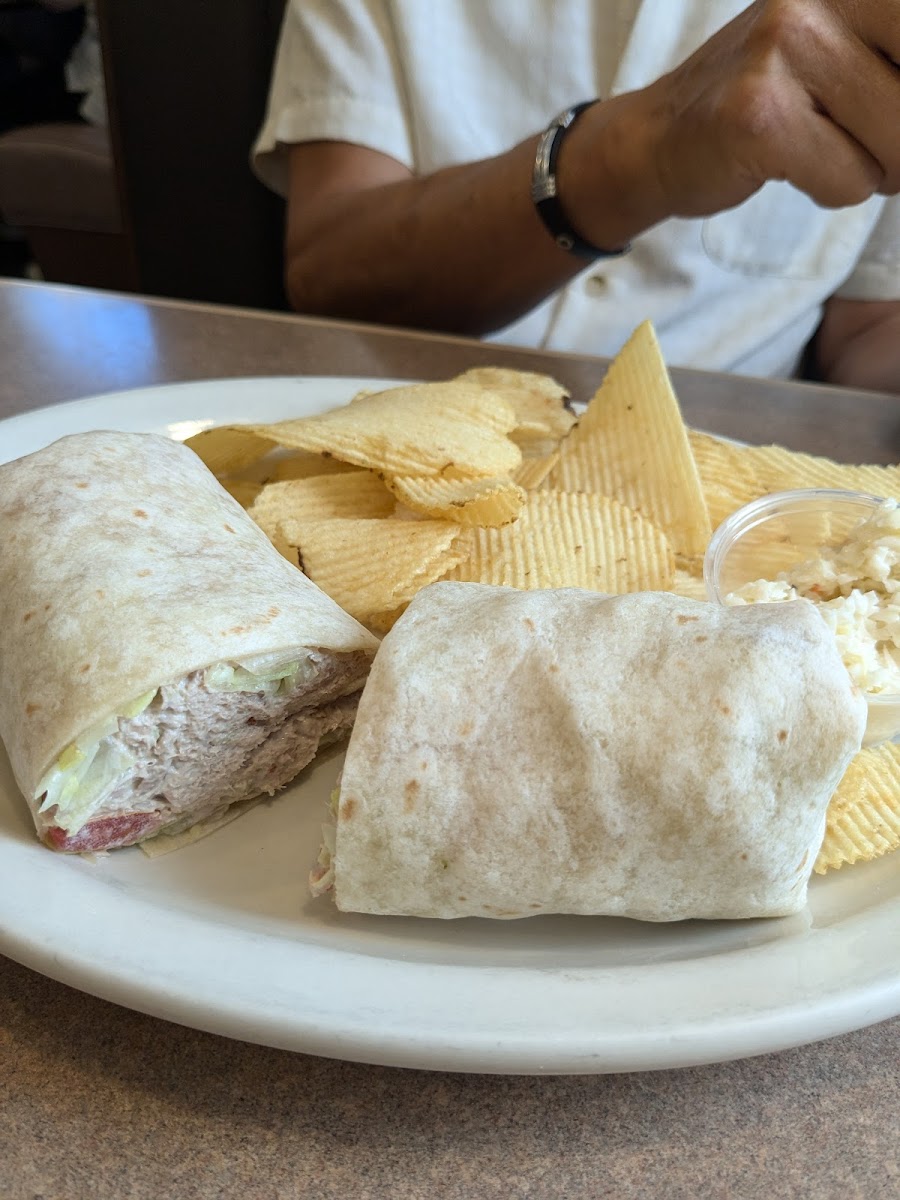 Skyline Family Restaurant - Photo 9