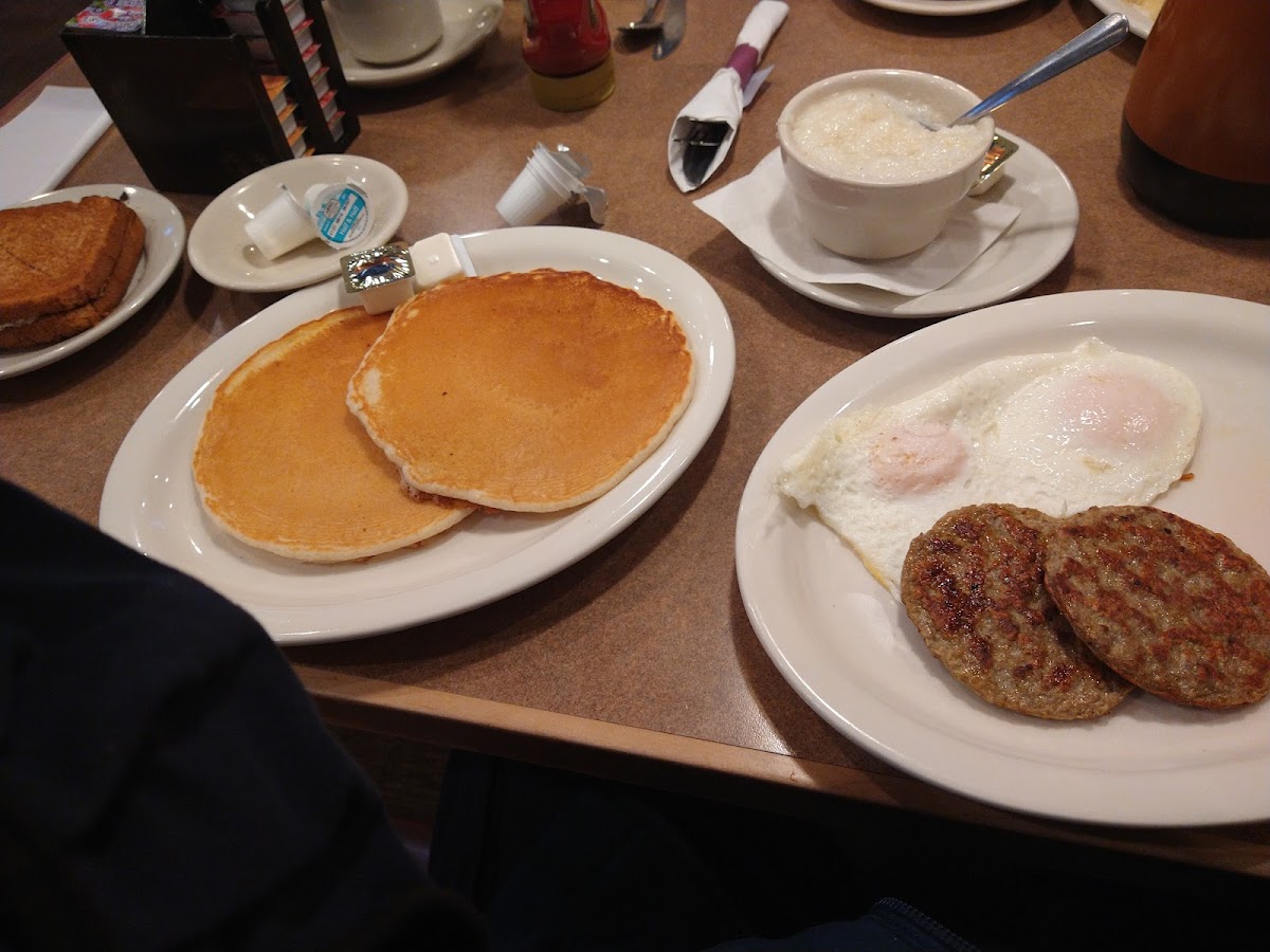 Skyline Family Restaurant - Photo 3