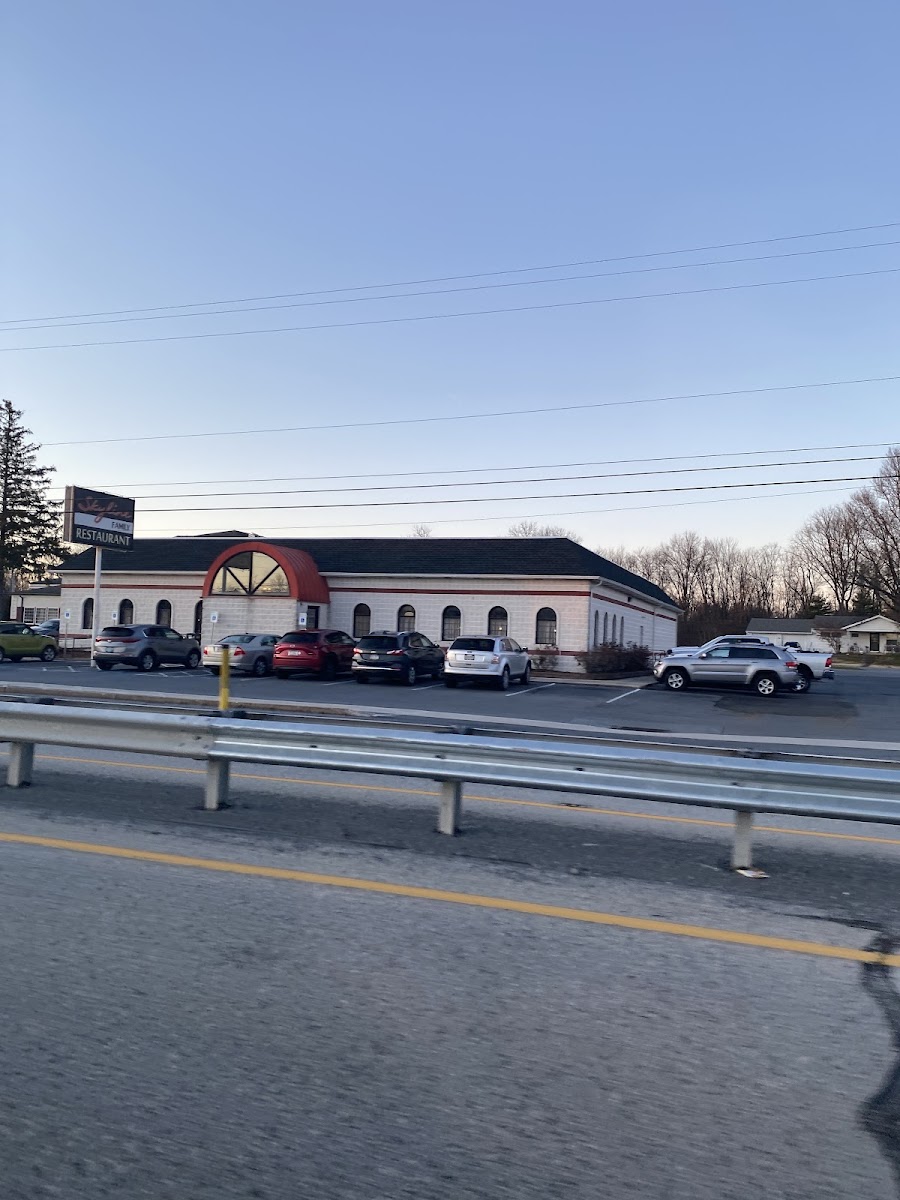 Skyline Family Restaurant - Photo 6