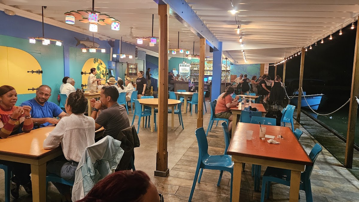 Dinghy Dock Restaurant - Photo 3