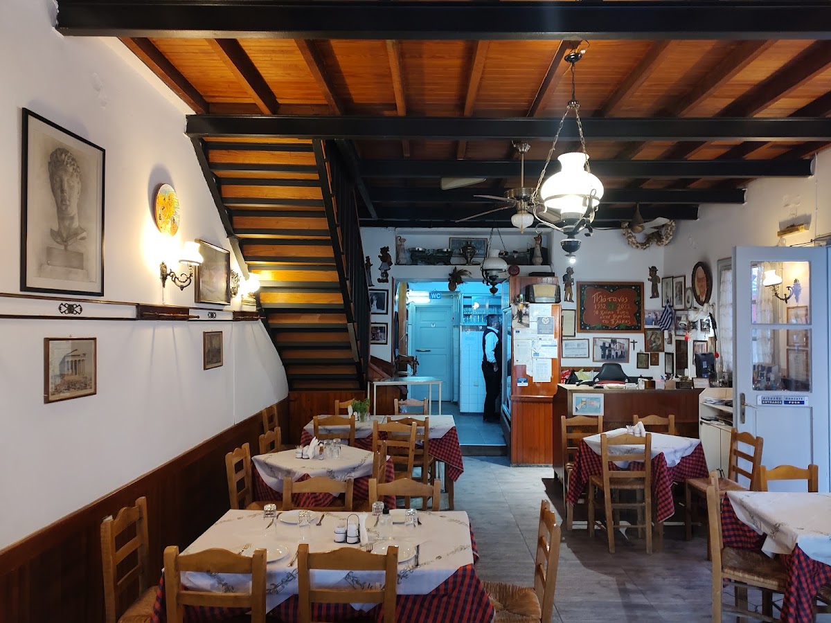 Platanos Taverna