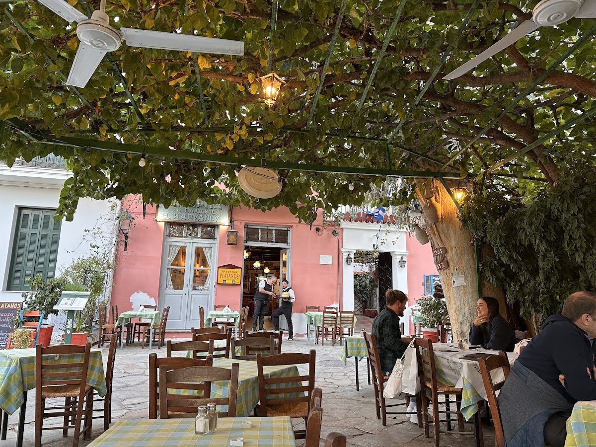 Platanos Taverna - Photo 2
