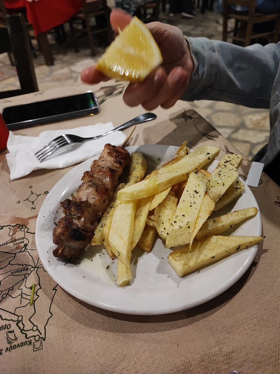 Platanos Taverna - Photo 4