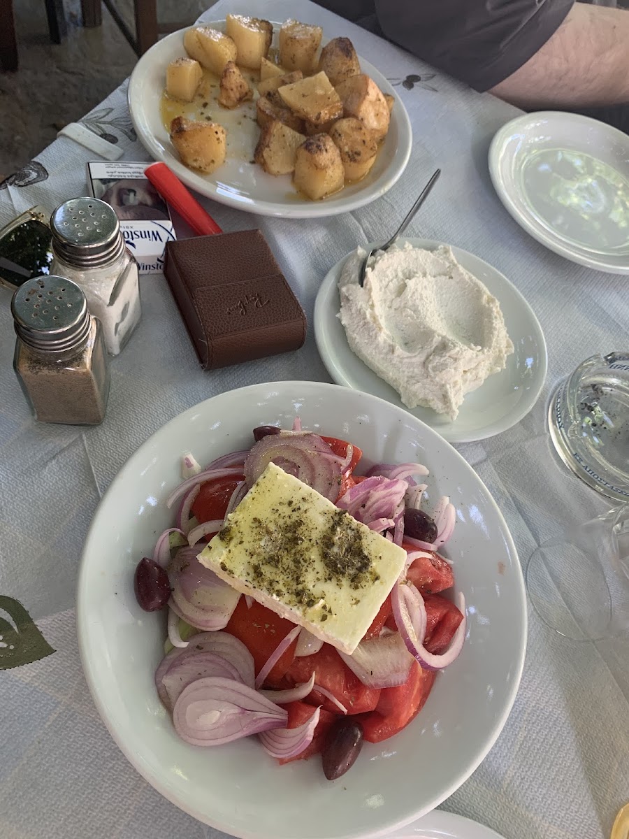 Platanos Taverna - Photo 7
