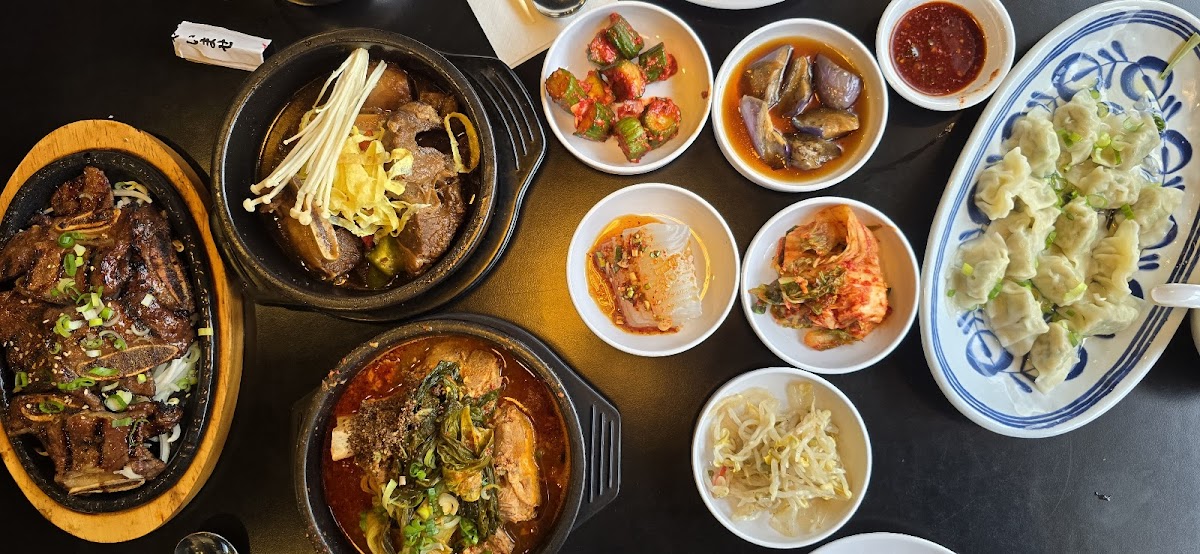 Hongdae Korean Restaurant 홍대 밥상 - Photo 2