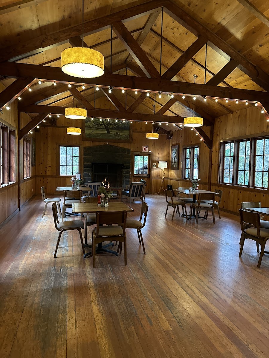 The Big Leaf Market & Grill in Silver Falls State Park