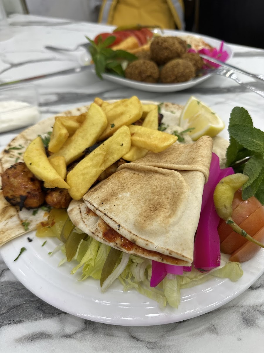 Azzam Restaurant - Photo 2