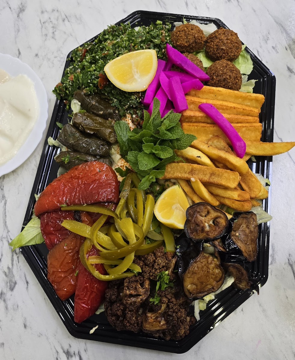 Azzam Restaurant - Photo 4